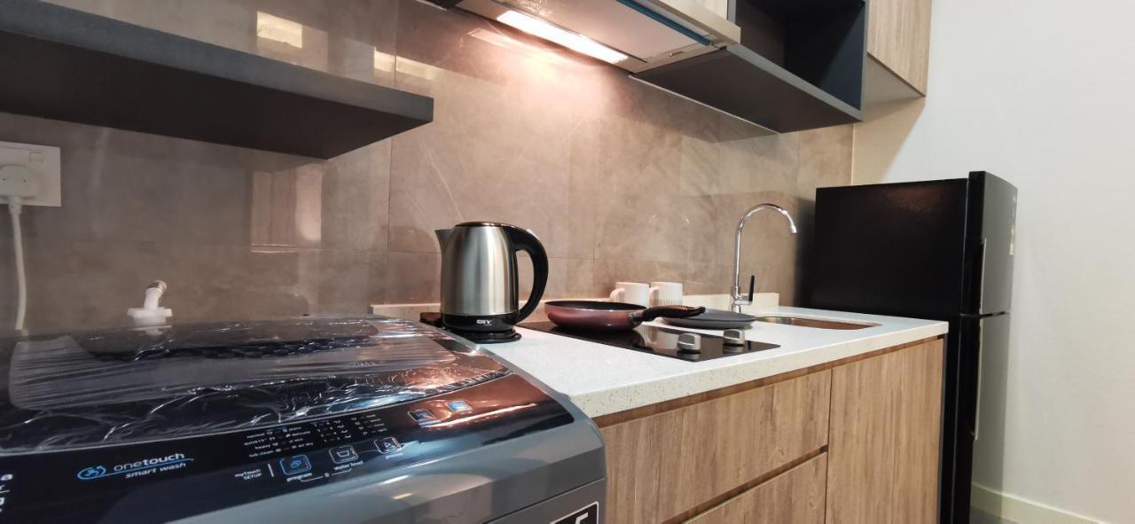 Mykey Imperio B-24-31 Melaka City Luaran gambar